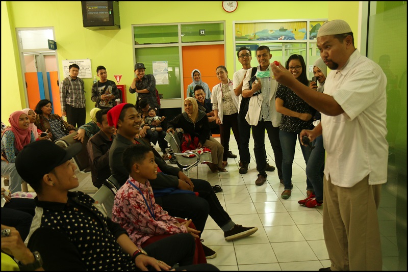 Sembari Menunggu Giliran Periksa, Anak-anak Ini Nikmati "Magical in Hospital"