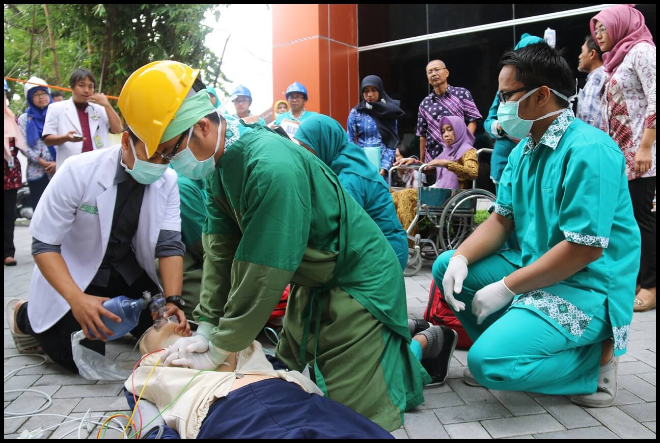 Siap Siaga Saat Terjadi Bencana, Civitas Hospitalia Ikuti Simulasi Kebakaran