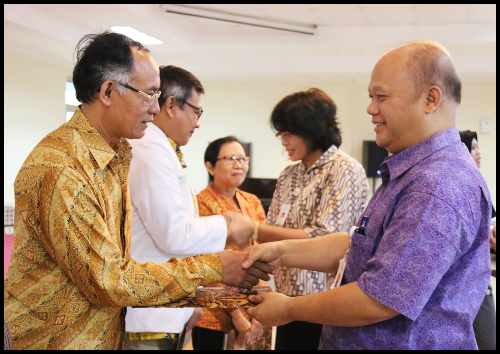 Penyerahan SK Kenaikan Pangkat dan SK Pensiun Bagi  Pegawai Purna Tugas RSUP Dr. Sardjito