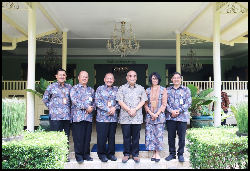 Direksi RSUP Dr. Sardjito Lakukan Audiensi Dengan Wakil Gubernur DIY di Bangsal Kepatihan