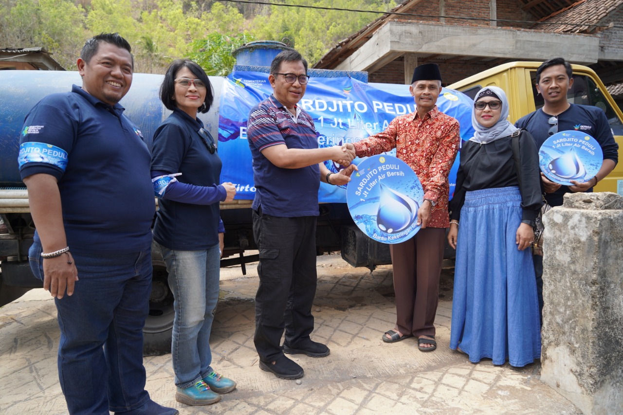 RSUP Dr. Sardjito Kirim Bantuan 400 Tangki Air Bersih ke Gunung Kidul